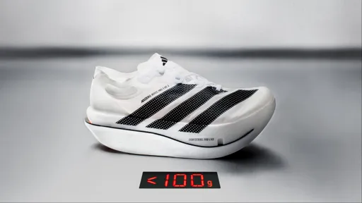 話題跑鞋｜adidas又有全新馬拉松神鞋　「百克以下」輕盈到起飛