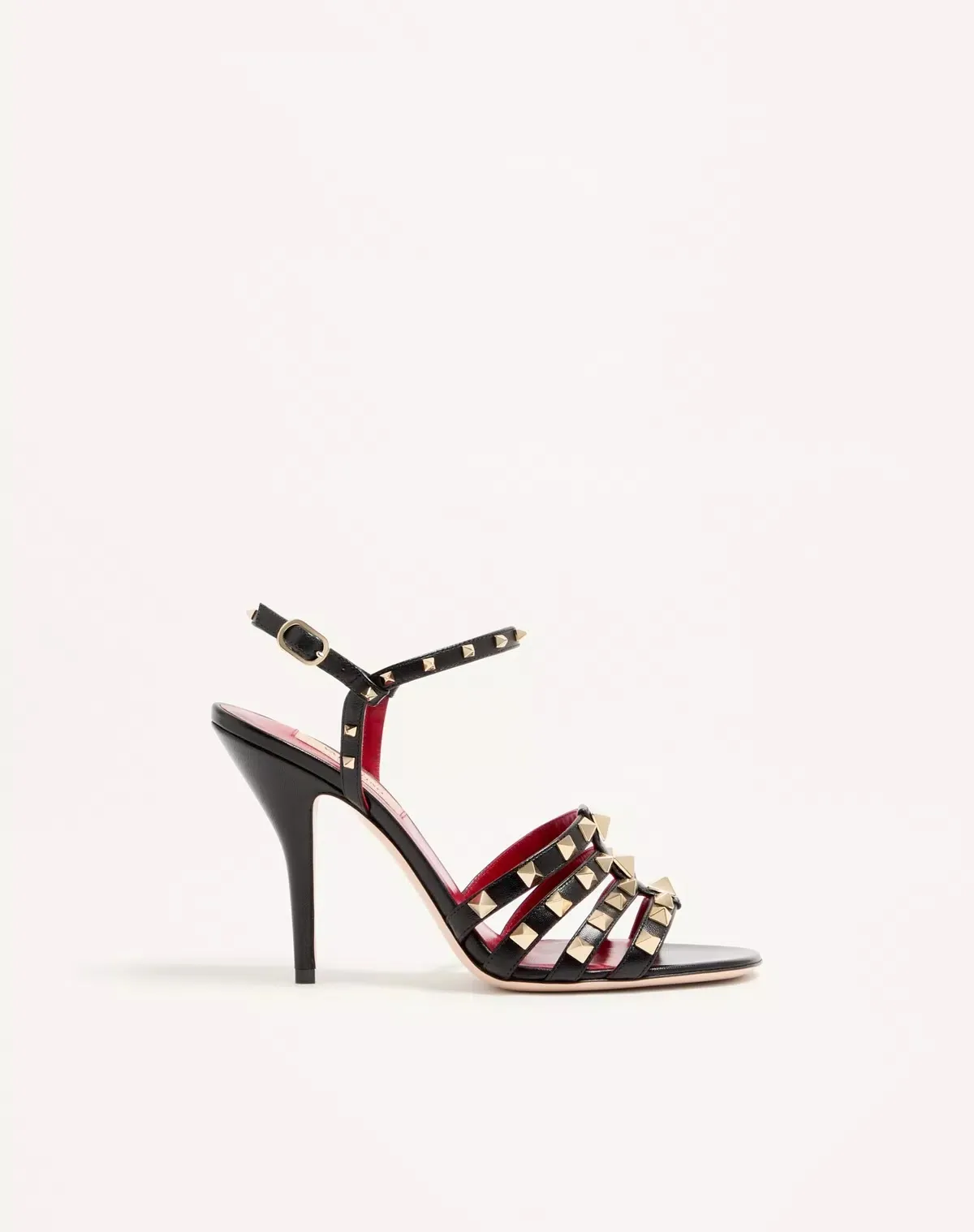 Valentino Rockstud鉚釘細帶涼鞋，3萬8600元。品牌提供