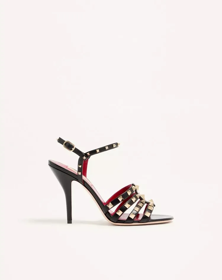 Valentino Rockstud鉚釘細帶涼鞋，3萬8600元。品牌提供