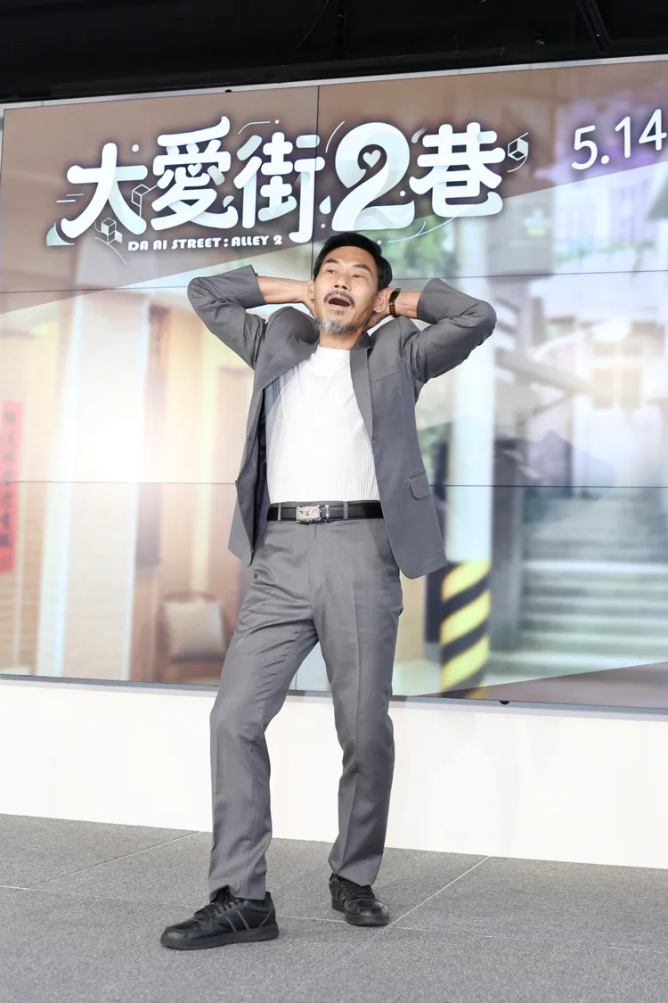 夏靖庭在台上玩開了。攝影中心攝