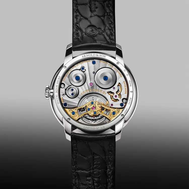 Arnold & Son Ultrathin Tourbillon縞瑪瑙超薄陀飛輪腕錶，41.5mm，鉑金（950）錶殼，黑色縞瑪瑙（拋光與霧面處理）錶盤，黑色短吻鱷魚皮錶帶（內襯黑色短吻鱷魚皮），A&S8300手動上鍊機械機芯，動力儲存100小時，防水深度30米，限量8只，8萬5400瑞士法郎（約342萬元台幣）。品牌提供