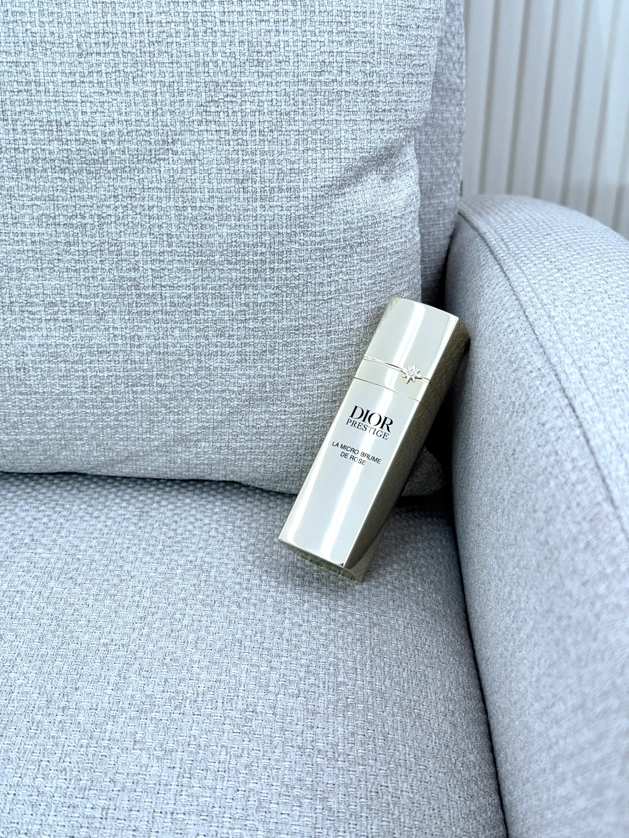 Dior推出全新精萃再生賦活玫瑰噴霧。張家玲攝
