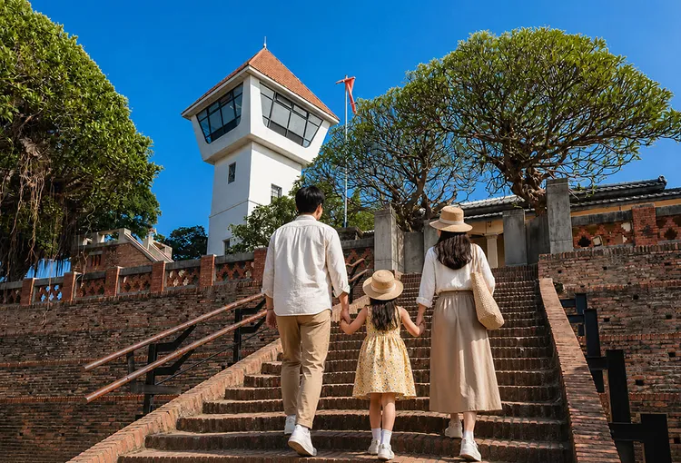 入住台南遠東香格里拉暑假雙住房專案旅客可憑專案贈送古蹟門票，自由走訪安平古堡等台南經典景點，感受古都夏日慢旅魅力。台南遠東香格里拉提供
