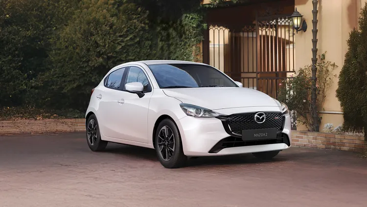 MAZDA2車頭採燻黑魂動之翼設計，延續品牌「魂動美學」設計語彙。業者提供