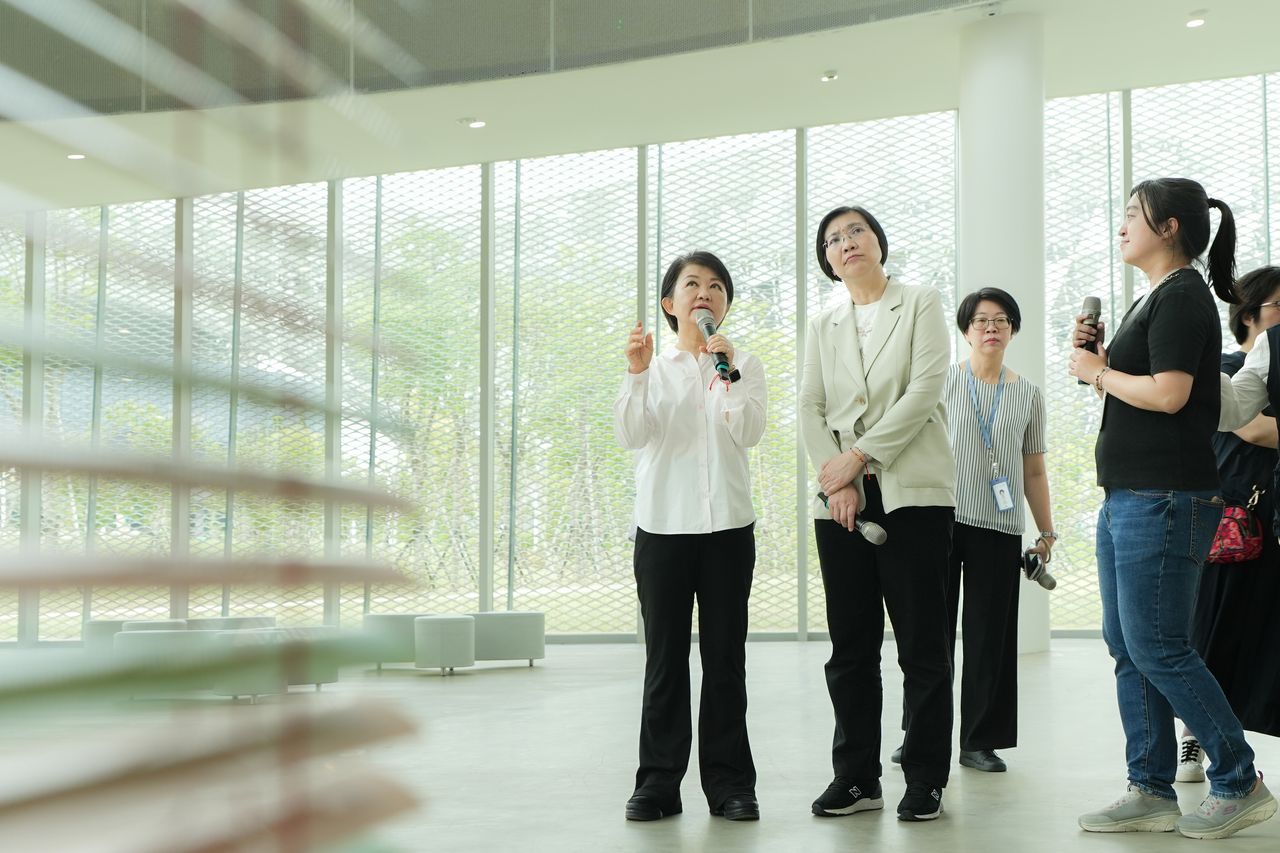 科技與人文並進!徐欣瑩赴台中取經 拋打造多功能展演中心願景