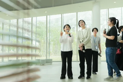 科技與人文並進！徐欣瑩赴台中取經　拋打造多功能展演中心願景
