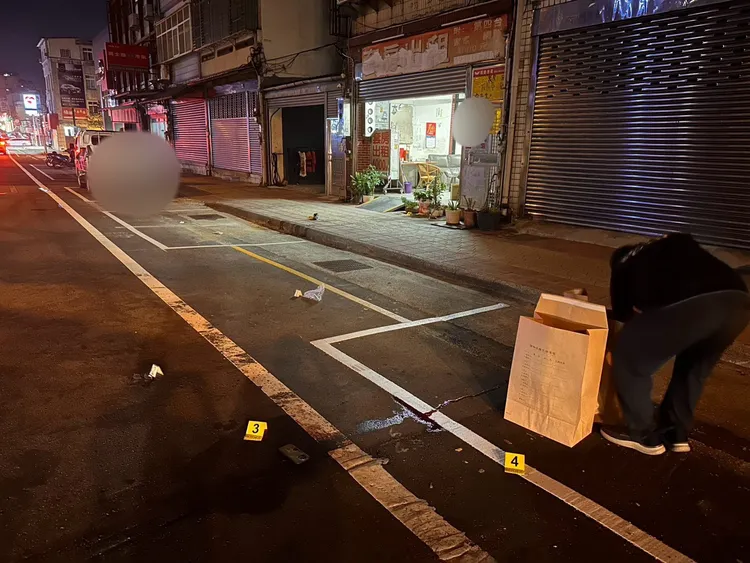 案發現場位於苗栗頭份自強路1處出租民宅前方人行道。民眾提供