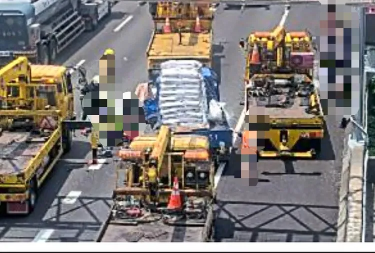 現場一度占用車道影響交通，事故現場在11時31分排除，恢復全線通車。翻攝照片