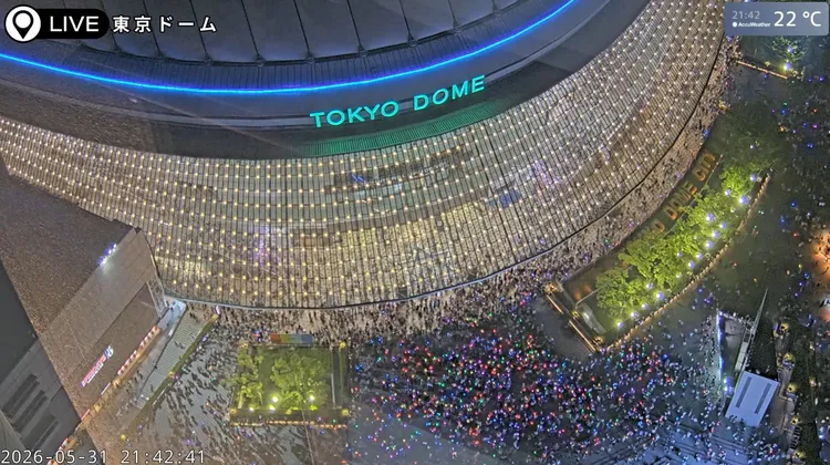 今晚「嵐」演唱會散場人潮。翻攝livecam_db X
