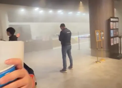 南港LaLaport傳火警！威秀爆米花機冒煙　霧茫一片民眾急逃