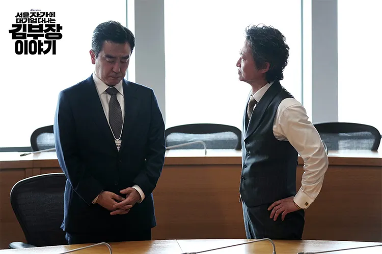 柳承穆（右）在《金部長的夢想人生》飾演營業本部本部長。翻攝JTBC