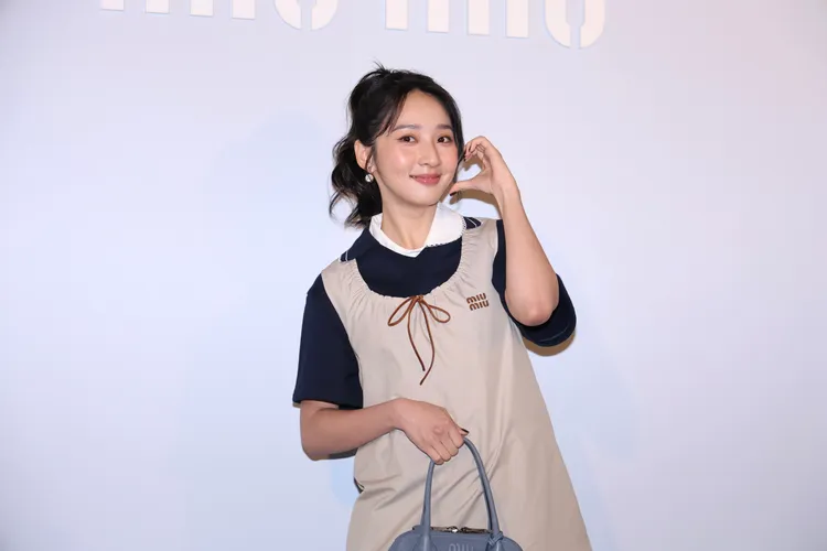 李沐綁起高馬尾整個人超級俏麗。莊宗達攝