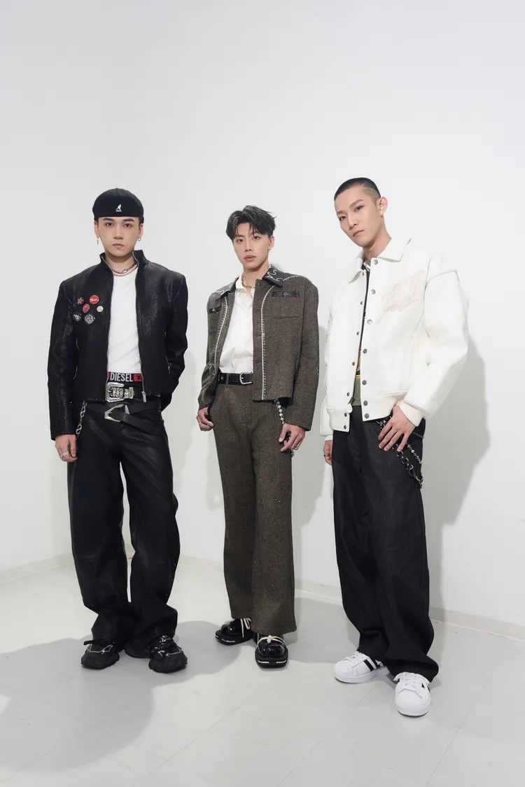 周祖安（左起）、黃文廷和林煥鈞演唱《大愛街2巷》片尾曲《快樂的一天》。索尼音樂提供