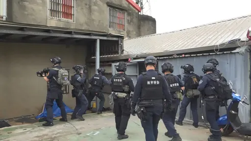 衝鋒槍護毒！桃、竹警聯手攻堅破毒窟　查扣逾百萬毒品