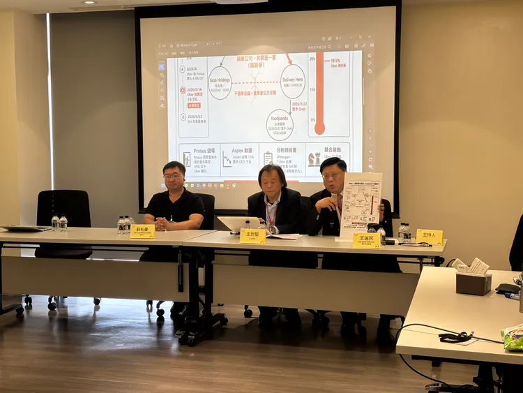王世堅今日於政治大學公企中心舉行記者會。王世堅辦公室提供