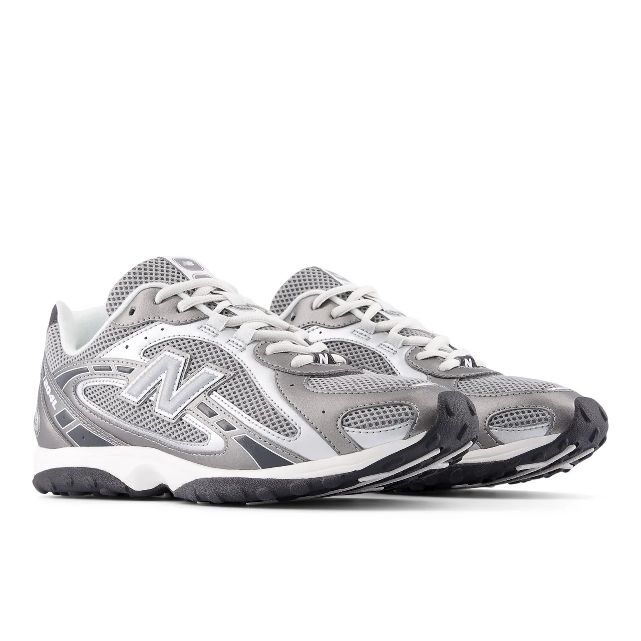 New Balance 204L鞋款，3680元。品牌提供