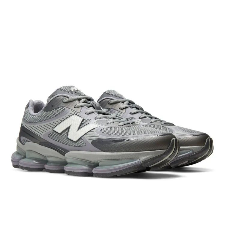 New Balance 2000鞋款，5280元。品牌提供