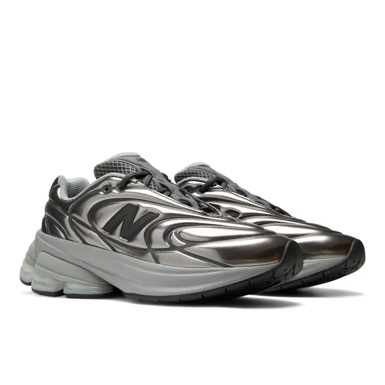 New Balance 5030鞋款，4280元。品牌提供