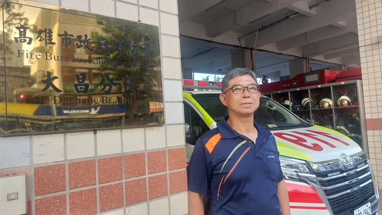 余泰運現任第二救災救護大隊第二中隊中隊長。凃建豐攝