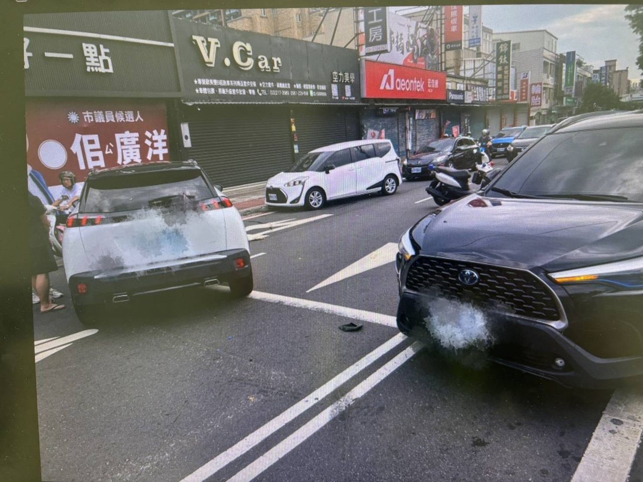 女駕駛操作不當逆向撞車遭影射「毒駕」 律師警告:亂貼標籤恐觸加重誹謗