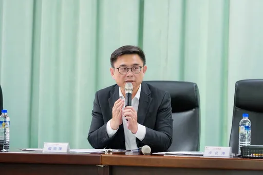 民調碾壓對手16%！賴瑞隆嗆柯志恩：背離高雄「最沒勇氣候選人」