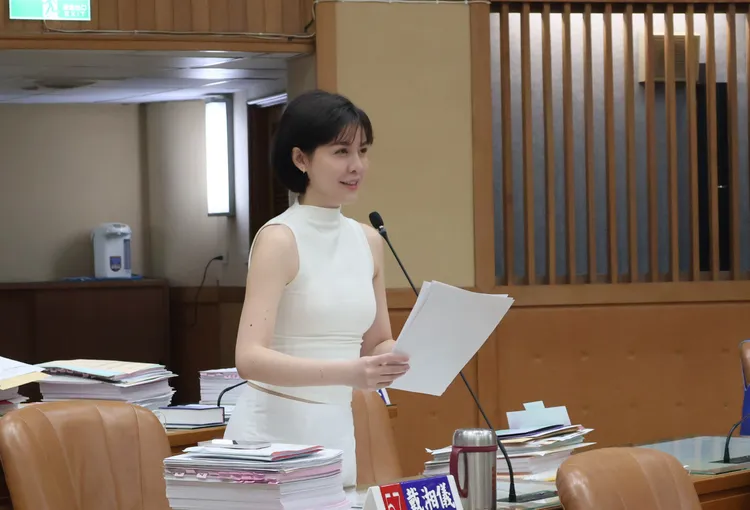 新北市議員戴湘儀質疑國影二期推動停滯與政治因素有關，不希望此案成為侯友宜任內遺憾。服務處提供