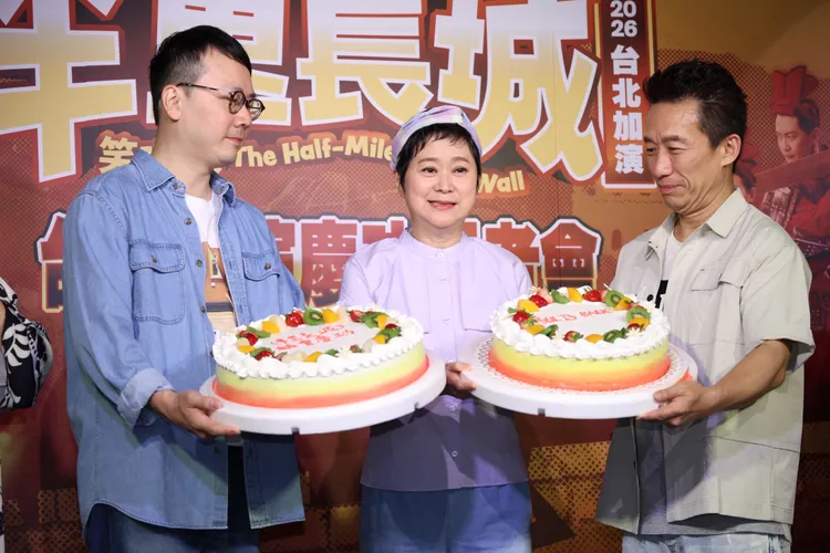 為王月準備蛋糕送祝福。莊宗達攝
