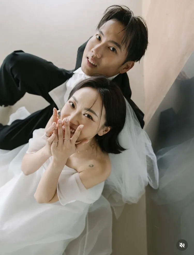 洋蔥與老婆婚紗照曝光了。翻攝IG