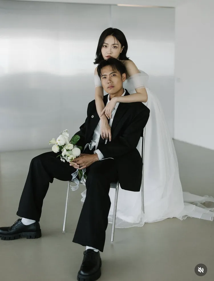 洋蔥與老婆婚紗照曝光了。翻攝IG