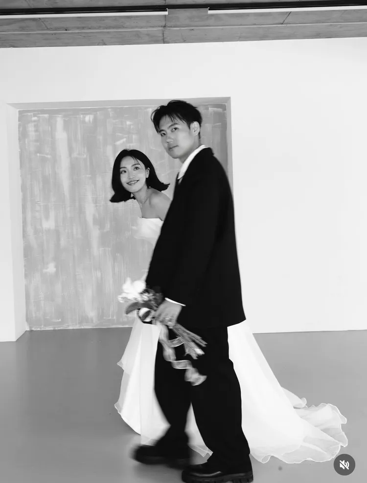 洋蔥與老婆婚紗照曝光了。翻攝IG