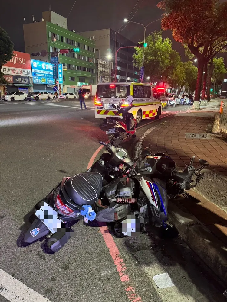 凌男擦撞2機車，造成3人受輕傷送醫。翻攝畫面