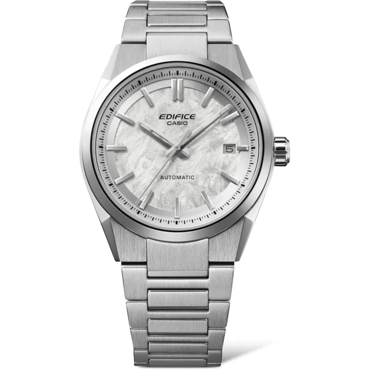 EDIFICE機械錶EFK-110D-7A，1萬元。品牌提供