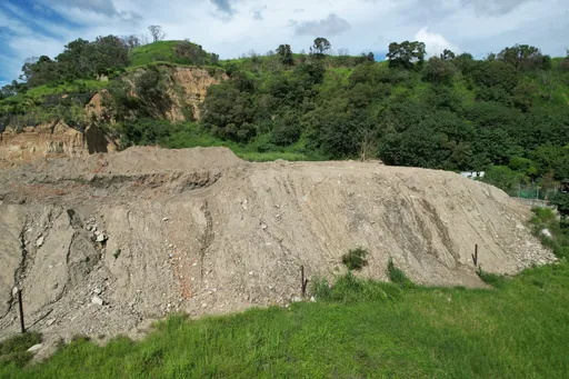 台中工廠預定地遭亂倒1.8萬噸廢土　地主求償無門！市府挨轟