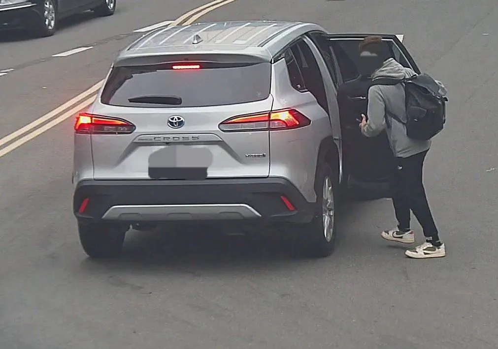 車手心虛怕警伏擊！搶走被害人20萬現金　竹警逮詐團4成員