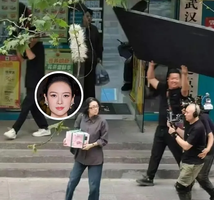 章子怡上月在武漢拍攝曹保平導演的電影。翻攝嗖就熱了微博