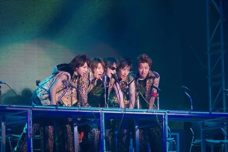 「嵐」2006年首次海外巡演進軍台灣、韓國，在台北小巨蛋舉行「ARASHI FIRST CONCERT 2006 in Taipei〜久等了！嵐來了！〜」。翻攝ARASHI IG