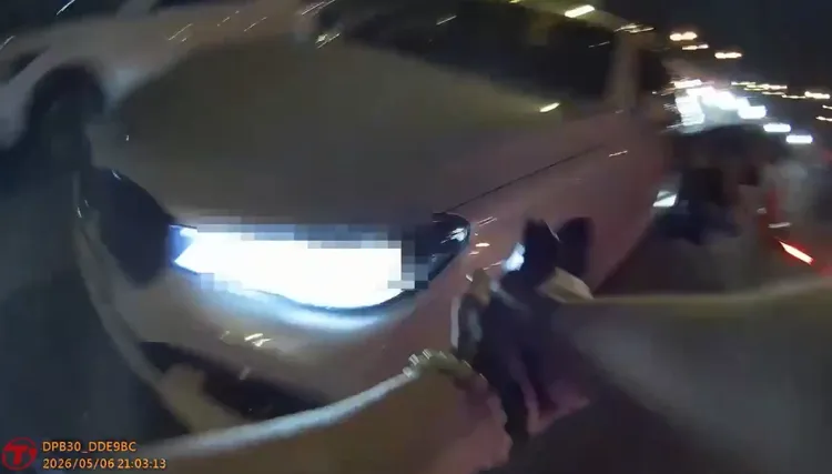 警方於現場一共開了7槍。翻攝畫面
