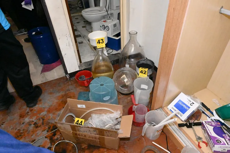 現場查扣製毒器具。民眾提供