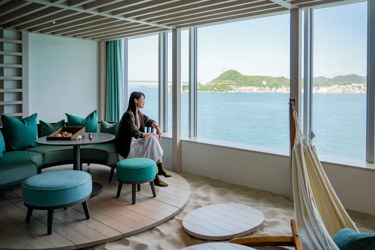 「海峽 Cabana」房型將「沙灘」搬進了室內。田欣雲攝