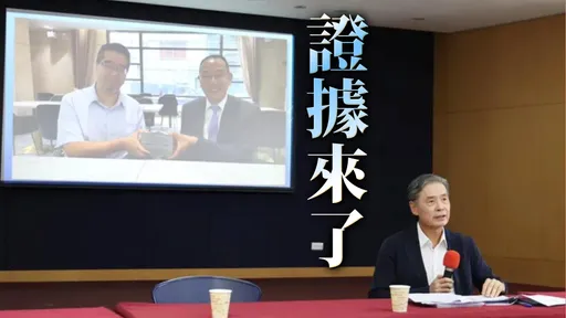 金小刀出大招！公開「蕭旭岑捧錢照」　控拿台商現金發百萬年終