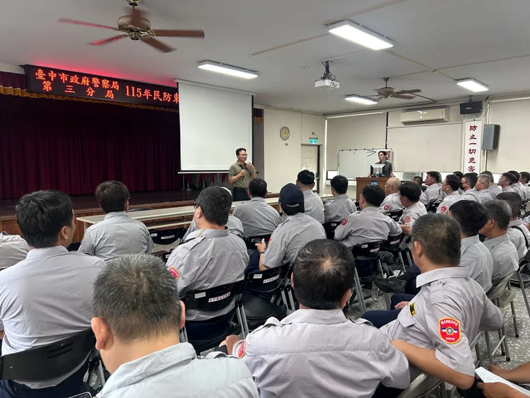 台中第三警分局舉辦民防人員常訓，並同時配合講解8月10日城鎮韌性演習相關演習及協勤重點。翻攝畫面