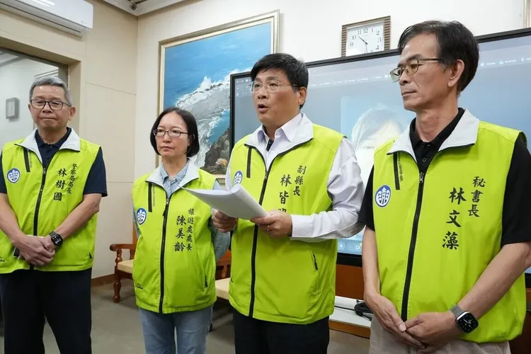 澎湖縣副縣長林皆興（右2）8日致歉表示，已將相關數據與資料交由警方進一步調查釐清。澎湖縣政府提供