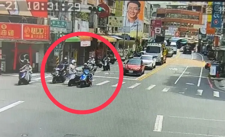 女騎士被嚇得花容失色「跳車」，許男逃走後又在別處重施故技。檢方提供