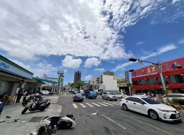 店員及一名顧客目睹過程飽受虛驚。民眾提供