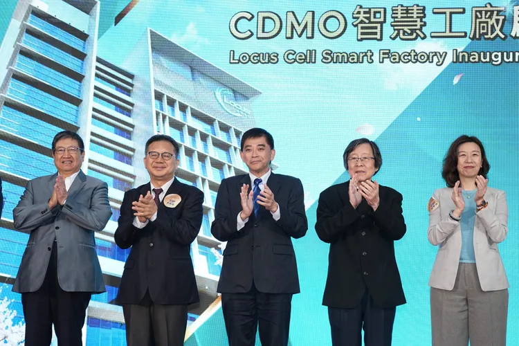 樂迦再生科技董事長邱俊榮（中）。彭欣偉攝