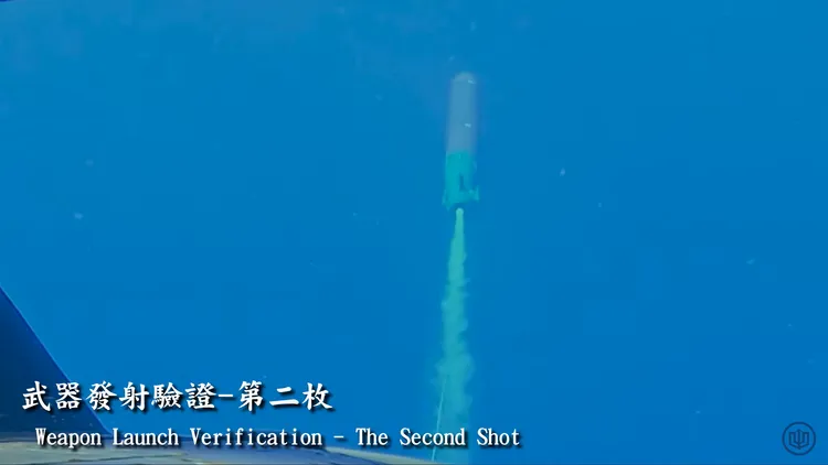台船今天公布昨日操雷影片，影片中可見海鯤艦在外海發射2枚魚雷測試，並以「大武艦」回收操雷。台灣國際造船YT