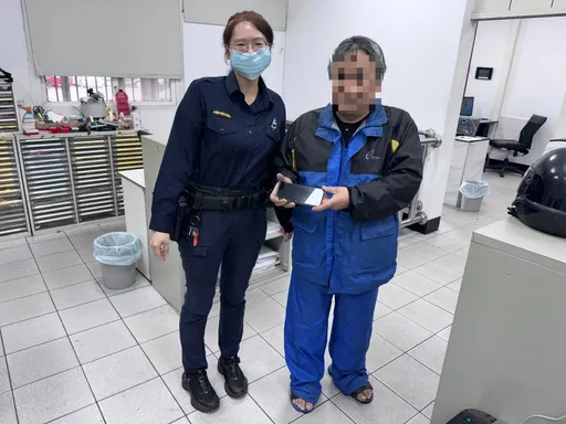 大園女警雨中出任務　一小時內神速助民眾尋回遺失手機