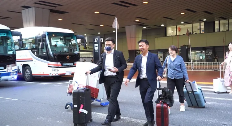 立委賴瑞隆25日偕同立委邱志偉、許智傑、郭國文等人於日本東京及姐妹市熊本。翻攝畫面