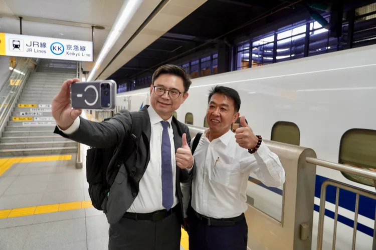 立委賴瑞隆25日偕同立委邱志偉、許智傑、郭國文等人於日本東京及姐妹市熊本。翻攝畫面
