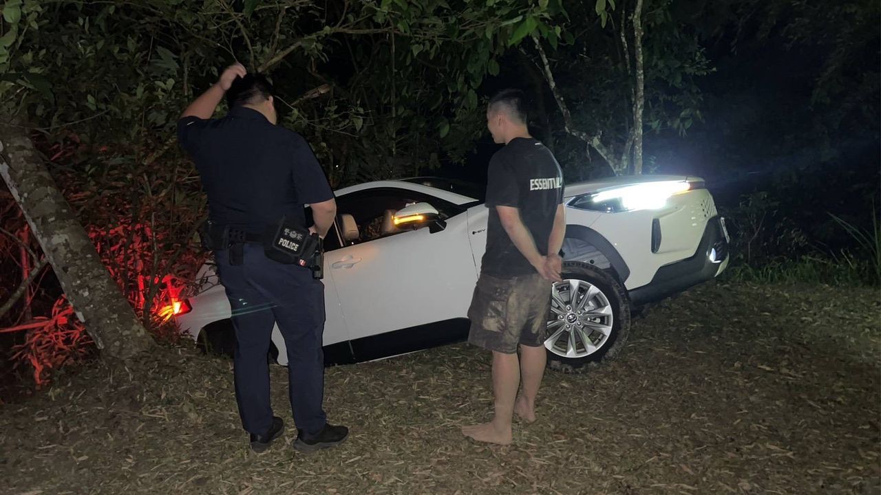 2露營客開車誤闖尖石農路 車懸半空、人墜6米深谷抓竹枝保命